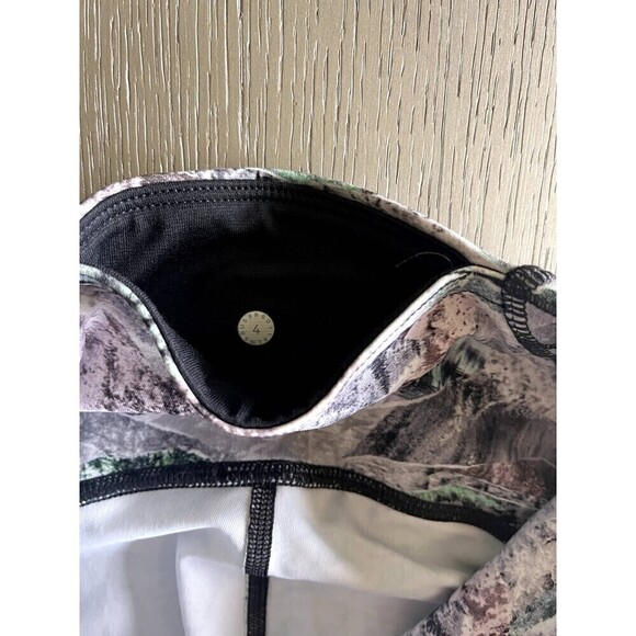 Lululemon Train Times Pant 25" Springscape Multi/Obsidian Style Size 4-Brand New - Picture 4 of 8